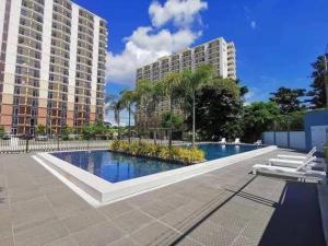 Dracarys 1 Condo Stay with pool balcony & kitchen
