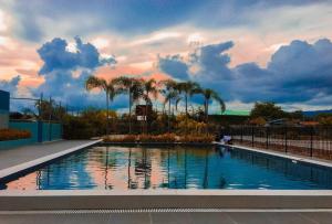 Dracarys 1 Condo Stay with pool balcony & kitchen