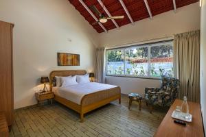 SaffronStays Mariposa by the River Montana - 3BR riverside villa in Karjat with pool and garden, perfect for small families