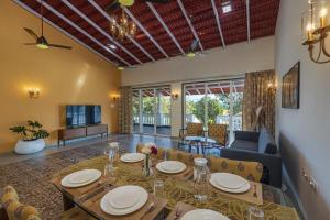 SaffronStays Mariposa Rio- 2BR Goan-style riverside pool villa with machan, garden & bonfire near Mumbai