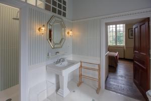 B&B / Chambres d'hotes Le Logis d'Equilly : photos des chambres