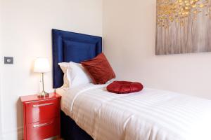 The Curve, Millennium Tower