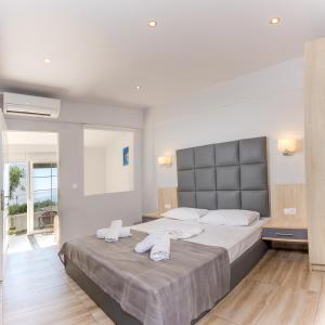 Paradisos Holiday