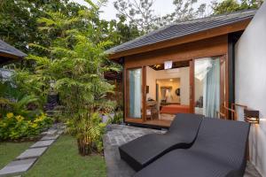 Phòng Tiêu Chuẩn Hướng Bể Bơi Giường Đôi (Standard Double Pool View)