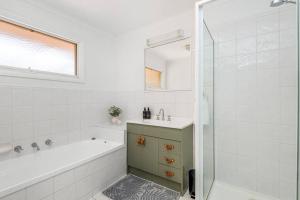 4 Bedroom home by Short & Long Stays