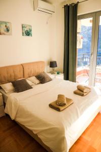 Lavender Bay Apartments D3 or D5 I by Andreas Crivellaro