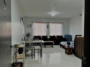 Camella Homes Bacolod Condo - Ibiza Bldg Unit 5O for rent! with WIFI and Netflix!