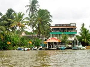 Luthmin River View Hotel - Alutgama