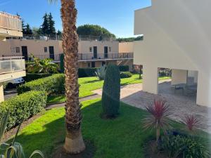 T2 avec Véranda et Piscine à Mandelieu La Napoule