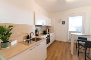 Peter Apartments - Wohnung 90qm, 3 Schlafzimmer, Küche, Wohnzimmer, Balkon, Netflix