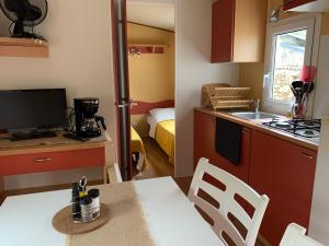 Campings Camping de la ferme aux anesses, Mobil Home Caline : photos des chambres