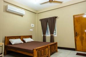 Abbi Holiday - Jaffna Lodge