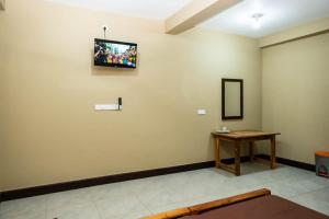 Abbi Holiday - Jaffna Lodge