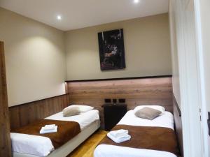 Hotels Logis Hotel Des Bains : photos des chambres