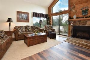 Three-Bedroom Apartment room in Seven Springs 3 Bedrooms Premium Condo Ski In Ski Out condo