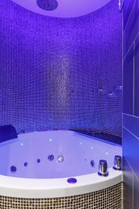 The Curve, Millennium Tower