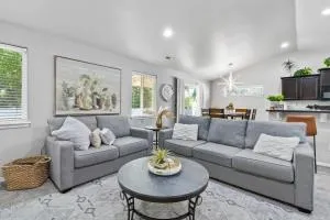 Stoddard Trailhead Central Nampa Home - Sleeps 10 - 考德威尔