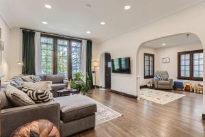 2375 Ivanhoe St - Entire House