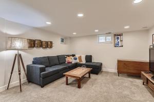 2375 Ivanhoe St - Entire House