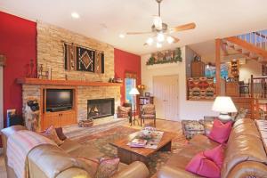 Lincoln Place Chalet