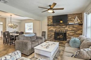 Pet-Friendly Gulfport Home < 2 Mi to Beach