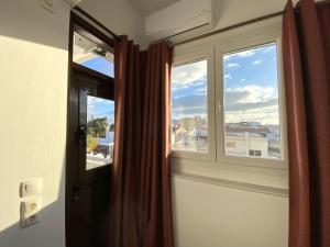 Classic 2 Bedroom Apartment Next to Metro - Marousi