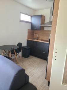 Appartements appartement meuble avec stationnement prive : photos des chambres