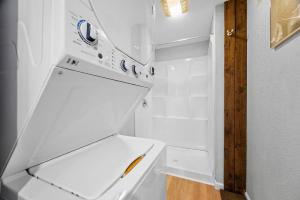 Trendy & Hip South Side Studio Walk to Downtown