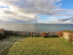 Bramble Bank - Llanfair