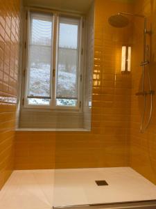 B&B / Chambres d'hotes LE CLOS DU TULIPIER : Grande Chambre Double ou Lits Jumeaux