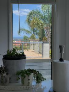 Cheerfulfamily friendly home with water views