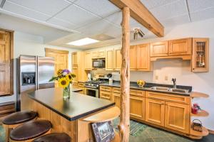 Rustic Keosauqua Gem Fire Pit and Lake Sugema Views