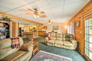 Rustic Keosauqua Gem Fire Pit and Lake Sugema Views