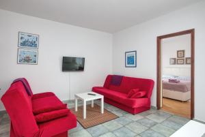 One-Bedroom Apartment with Terrace and Sea View room in Apartments with a parking space Pirovac Sibenik - 15320