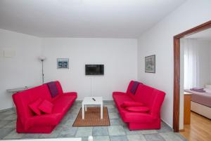 Apartments with parking space Pirovac, Sibenik - 15320