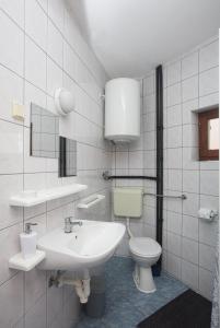 Apartments with parking space Pirovac, Sibenik - 15320