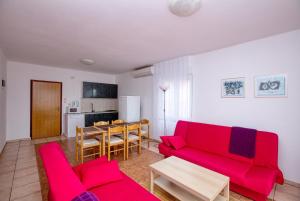 Apartments with parking space Pirovac, Sibenik - 15320