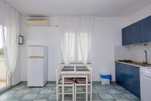 Apartments with parking space Pirovac, Sibenik - 15320