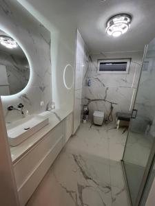 Black Mirror illusion 4 beds Gdańsk Przymorze Apartament