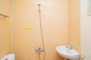 RedDoorz near Flyover Arjosari Malang