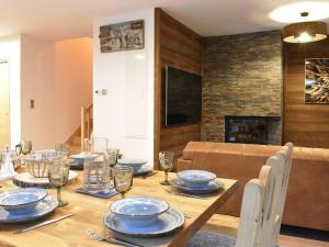 Chalets Chalet Les Allues, 5 pieces, 11 personnes - FR-1-180-585 : photos des chambres