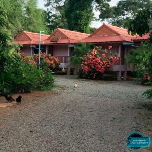 ชมจันทร์รีสอร์ท ไชยา Chomjan resort