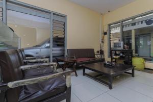 RedDoorz at CBR Residence Blimbing