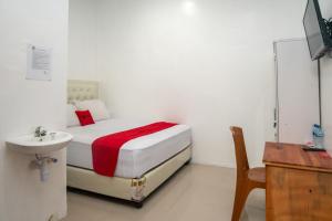 RedDoorz Syariah near Pelabuhan Ulee Lheue Banda Aceh