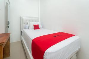 RedDoorz Syariah near Pelabuhan Ulee Lheue Banda Aceh