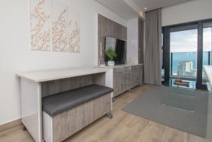 1907 Oceans Apartment - by Stay in Umhlanga