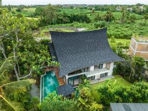 Villa Satiya - Unique and stylish 4-bdr pool villa in Pererenan!