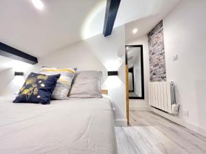 Maisons de vacances Le Loft ~ a 4 min de la gare, Fibre + Parking prive : photos des chambres