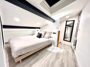 Maisons de vacances Le Loft ~ a 4 min de la gare, Fibre + Parking prive : photos des chambres