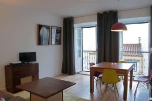 Two Bedroom Apt in Historic location - Close to the River with AC by Lisbeyond